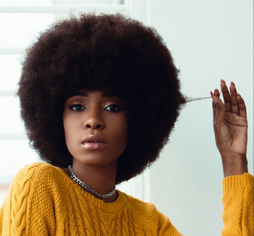 Lisser ses cheveux crépus ? Tout est question de Méthode Les étapes
